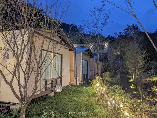 ▲▼最新南投埔里民宿「葉子祕境 YATS 森林系Villa」佔地1.2萬坪森林系Villa，門口就可以看到鴨鴨的溪流房、最新戲水池。（圖／部落客小腹婆大世界授權提供）