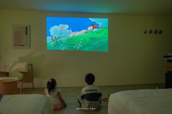 ▲▼最新南投埔里民宿「葉子祕境 YATS 森林系Villa」佔地1.2萬坪森林系Villa，門口就可以看到鴨鴨的溪流房、最新戲水池。（圖／部落客小腹婆大世界授權提供）