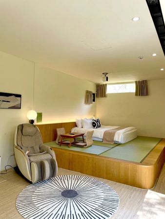 ▲▼最新南投埔里民宿「葉子祕境 YATS 森林系Villa」佔地1.2萬坪森林系Villa，門口就可以看到鴨鴨的溪流房、最新戲水池。（圖／部落客小腹婆大世界授權提供）