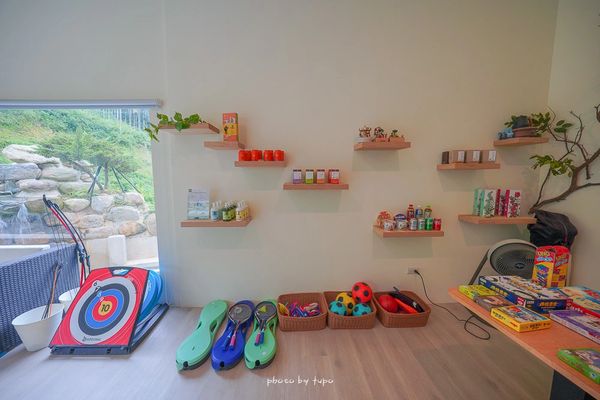 ▲▼最新南投埔里民宿「葉子祕境 YATS 森林系Villa」佔地1.2萬坪森林系Villa，門口就可以看到鴨鴨的溪流房、最新戲水池。（圖／部落客小腹婆大世界授權提供）