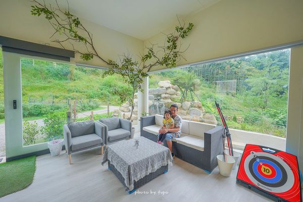▲▼最新南投埔里民宿「葉子祕境 YATS 森林系Villa」佔地1.2萬坪森林系Villa，門口就可以看到鴨鴨的溪流房、最新戲水池。（圖／部落客小腹婆大世界授權提供）