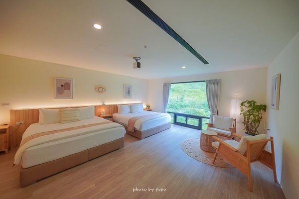 ▲▼最新南投埔里民宿「葉子祕境 YATS 森林系Villa」佔地1.2萬坪森林系Villa，門口就可以看到鴨鴨的溪流房、最新戲水池。（圖／部落客小腹婆大世界授權提供）