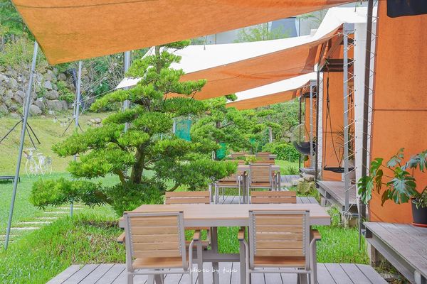 ▲▼最新南投埔里民宿「葉子祕境 YATS 森林系Villa」佔地1.2萬坪森林系Villa，門口就可以看到鴨鴨的溪流房、最新戲水池。（圖／部落客小腹婆大世界授權提供）