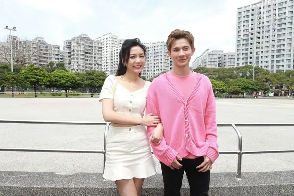 ▲何蓓蓓跟曾子益在《好運來》譜出姐弟戀。（圖／民視提供）