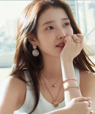 ▲IU受訪時被問起李鍾碩。（圖／翻攝自IU、李鍾碩Instagram）