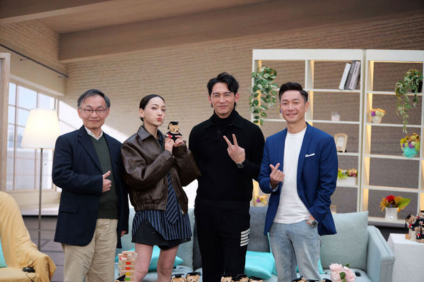 圖五：世新大學教授詹昭能（左起）與知名演員林映唯、温昇豪、謝祖武等世新校友組成「戀愛偵查團」，全程解析情感互動。（圖／三立提供）