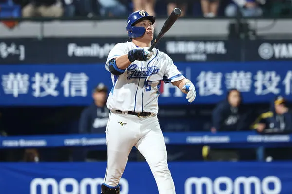 ▲戴培峰開轟。（圖／富邦悍將提供）