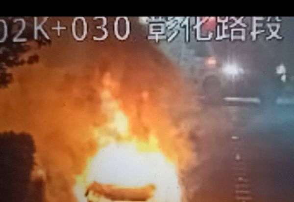 ▲國1北202K火燒車。（圖／翻攝自國道1968）