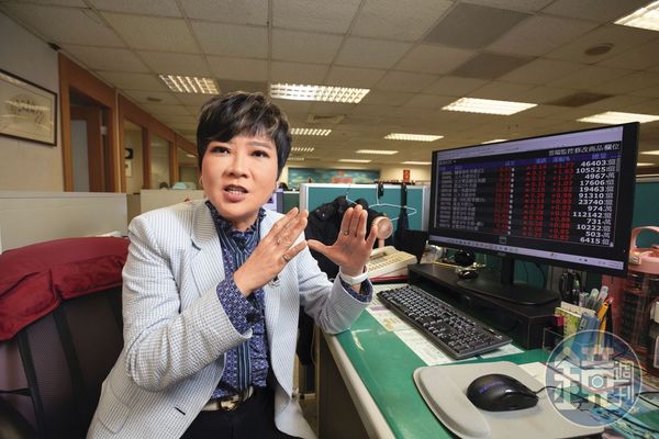 李蜀芳表示，美國經濟衰退，聯準會降息至3%以下，才會賣出債券ETF。