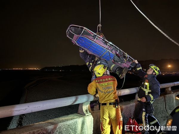 ▲▼國道3號北上驚傳有女子墜橋，警消救起已死亡。（圖／民眾提供）