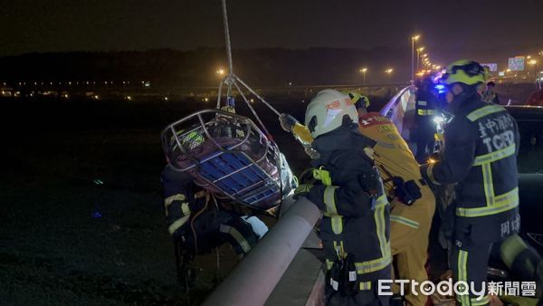 ▲▼國道3號北上驚傳有女子墜橋，警消救起已死亡。（圖／民眾提供）
