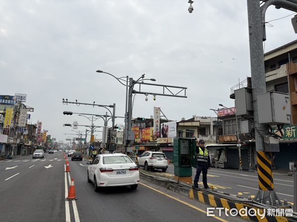▲枋寮警方啟動交通疏導措施             。（圖／記者陳崑福翻攝）
