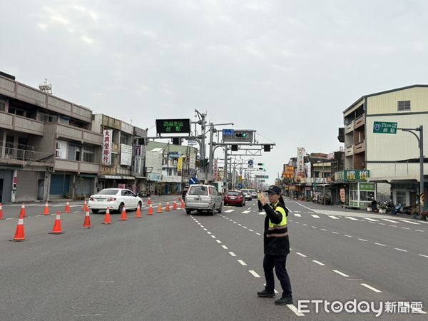 ▲枋寮警方啟動交通疏導措施             。（圖／記者陳崑福翻攝）