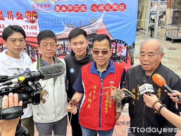 ▲祀典武廟攜手宜得家國際與愛在台南教育關懷協會，共同舉辦「愛在台南．武廟熱血」公益捐血活動，號召在地友善企業團體與社會大眾挽袖捐血。（圖／記者林東良攝，下同）