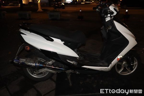 ▲鄭姓騎士第3次噪音違規且使用未認證非原廠排氣管，遭罰萬餘元。（圖／桃園警分局提供、下同）