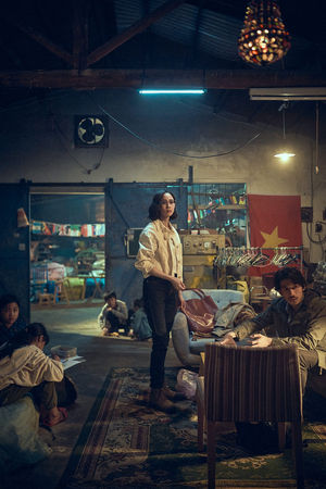 ▲《The Outlaw Doctor 化外之醫》連炳發與張鈞甯面臨最大困難手術。（圖／公視、中華電信、瀚草文創提供）