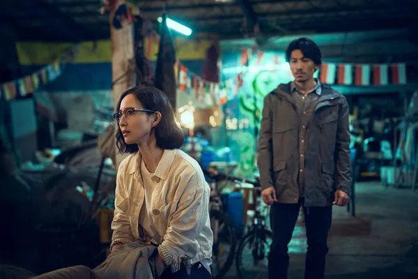 ▲《The Outlaw Doctor 化外之醫》連炳發與張鈞甯面臨最大困難手術。（圖／公視、中華電信、瀚草文創提供）