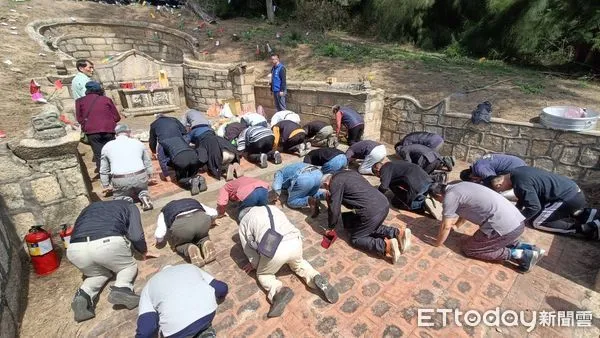 ▲▼ 金門蔡氏宗親300多人到軍事重地內掃墓祭祖            。（圖／記者林名揚翻攝）