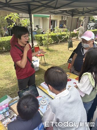 ▲台南市消防局第七大隊後甲分隊，配合市議員曾之婕服務處與小東里辦公室、警察局等，3日下午在光明公園舉辦防火宣導活動。（圖／記者林東良翻攝，下同）