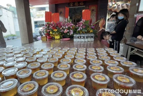 ▲林內福德宮特別於兒童節前夕舉辦親子DIY葉黃素菊花凍活動。（圖／記者游瓊華翻攝）