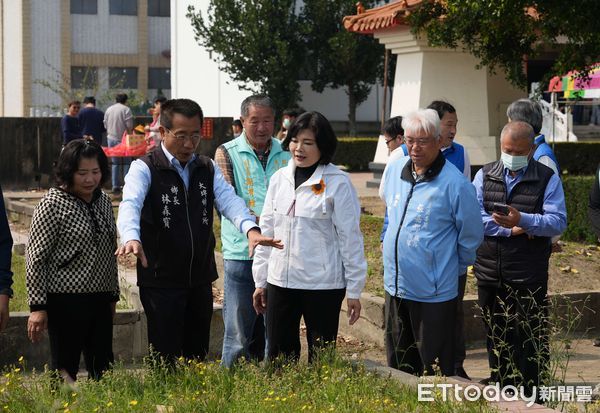 ▲清明節連假首日，雲林縣長張麗善率縣府團隊視察大埤等4鄉鎮公墓、納骨塔。（圖／記者游瓊華翻攝）