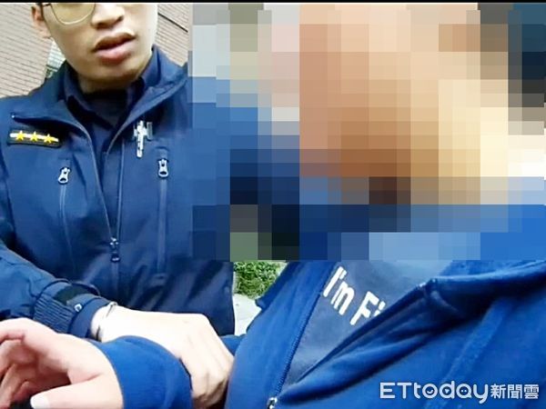 ▲桃園市3歲張姓女童當街遭婦人刺傷案，圖為警方拘捕欲逃逸的廖女到案。（圖／記者沈繼昌翻攝）