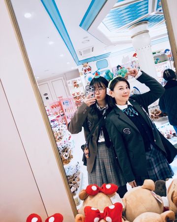 ▲方馨與女兒站在一起神似姊妹。（圖／翻攝自Facebook／方馨的粉絲部）