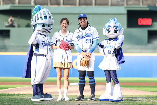 ▲賈永婕受邀開球。（圖／富邦悍將提供）