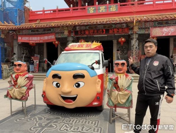 ▲西螺福興宮特地打造一輛超可愛的神童造型「神童車」，今日首度曝光，於廟埕舉行祈福儀式。（圖／記者游瓊華翻攝）