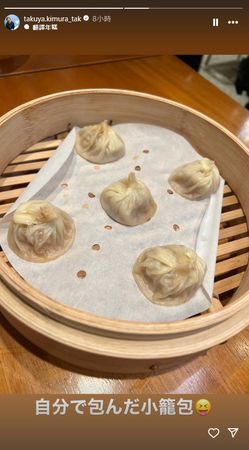 ▲▼木村拓哉鼎泰豐「吃自己包的小籠包」　限動曬照笑了。（圖／翻攝自IG）