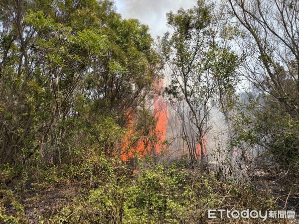 ▲▼       金門連2起田野火警      。（圖／記者林名揚翻攝）