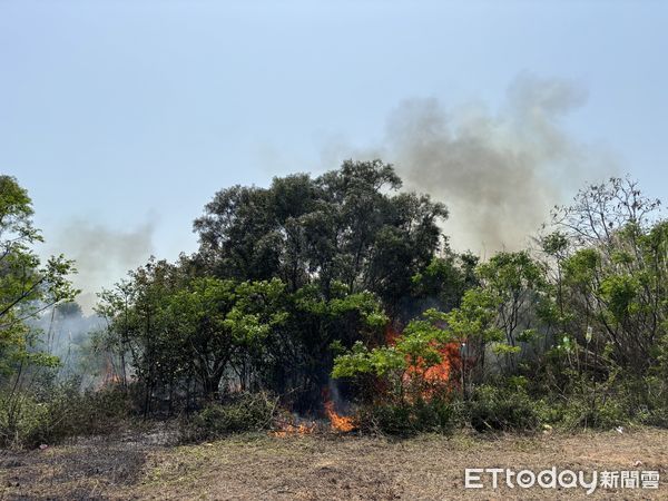 ▲▼       金門連2起田野火警      。（圖／記者林名揚翻攝）