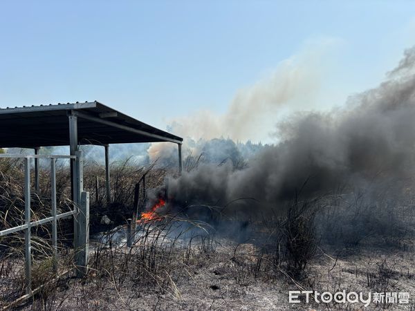 ▲▼       金門連2起田野火警      。（圖／記者林名揚翻攝）