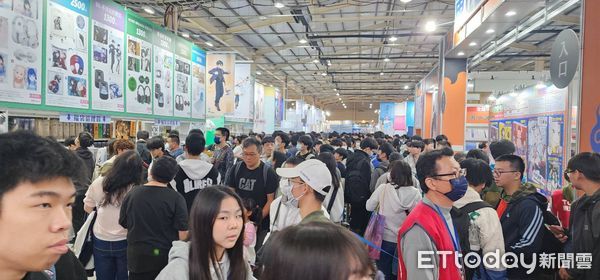 ▲台中動漫展登場，第一天吸引破十萬人潮。（圖／記者游瓊華攝）