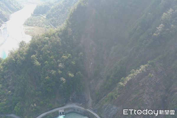 ▲中橫便道搶通開放前遇落石又斷，清明加開班次通通喊卡。（圖／公路局提供）