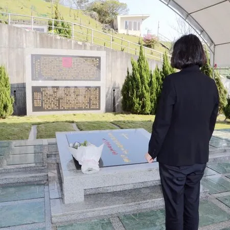 ▲前總統蔡英文在清明節前夕至五指山緬懷已故前總統李登輝。（圖／翻攝自Facebook／蔡英文）