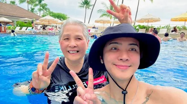 ▲▼羅志祥陪媽媽抗阿茲海默症！　夏威夷緊牽手散步。（圖／翻攝自IG）