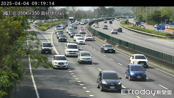 ▲▼今天上午9時18分國3北向350.5公里發生2小客車追撞事故，造成回堵約1公里。（圖／高公局提供）