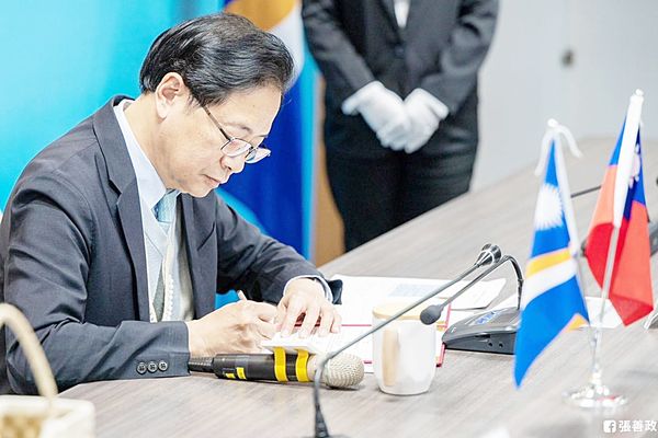 ▲針對美國總統川普發動關稅戰，桃園市長張善政今天在臉書發文呼籲「」掌舵者絕不能失去方向。（圖／翻攝自《張善政臉書》）