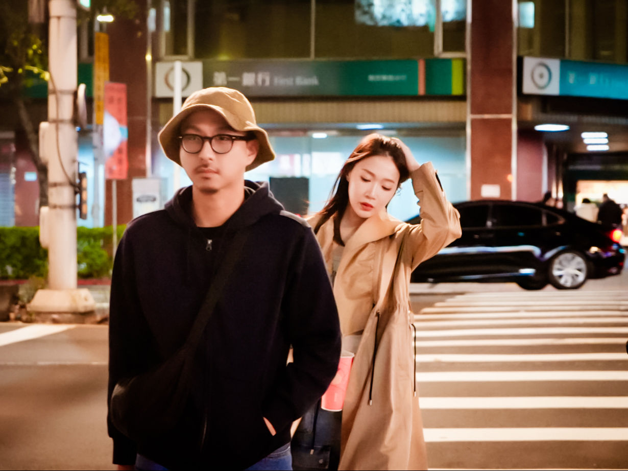 ▲▼小玉兒、賴慈泓〈一個人〉。（圖／桓然數位提供）