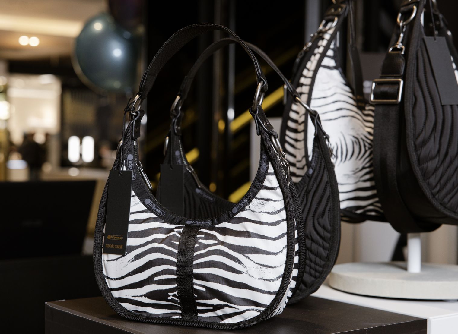 ▲▼LeSportsac x Roberto Cavalli話題聯名     。（圖／品牌提供）