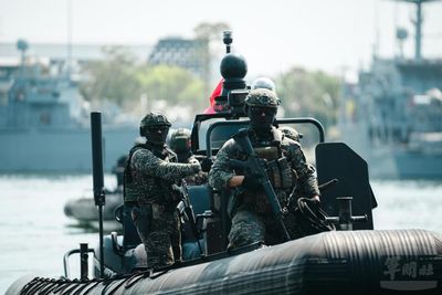 M109突擊艇優異機動力　兩棲偵搜確保布雷作戰