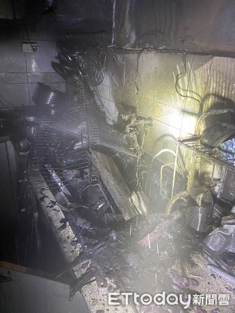 ▲台南市白河區三民路1處民宅，4日下午2時14分許傳出火警，台南市消防局出動白河等消防分隊前往搶救，火勢迅速撲滅，幸無人員傷亡。（圖／記者林東良翻攝，下同）