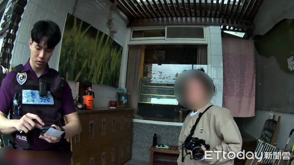 ▲德籍女子台東騎單車自摔受傷，警員暖心協助。（圖／記者楊漢聲翻攝）