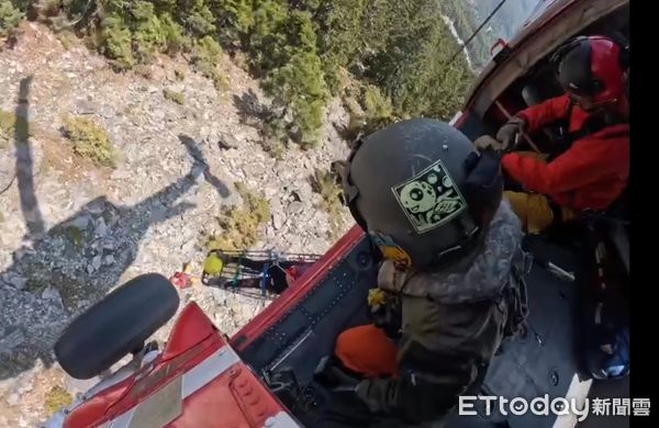 ▲空勤總隊順利完成救援任務。（圖／記者楊漢聲翻攝）
