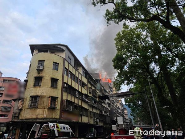 ▲▼ 新北市深坑區文化街一處公寓，今（4日）下午4時許發生火警 。（圖／民眾提供）