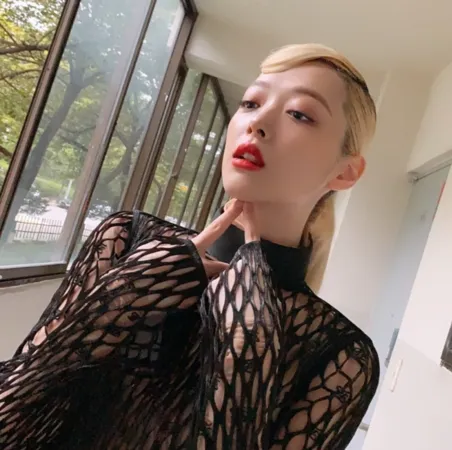 ▲雪莉哥哥提出質疑，引發一連串風波。（圖／翻攝雪莉、金秀賢IG、韓網）