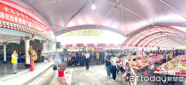 ▲新屋區九斗豫章堂祭祖典禮上，族長羅文雄向宗親致詞。（圖／記者沈繼昌翻攝）