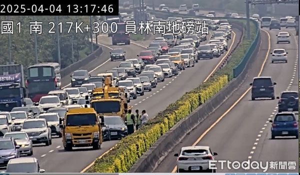 ▲▼今天下午1時14分國1北向217公里發生3小客車追撞事故，造成回堵約3公里。（圖／高公局提供）