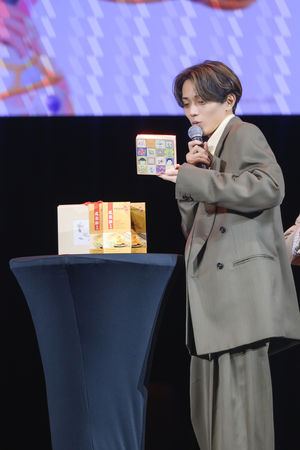 ▲▼直擊／活動剛開始「國寶級神顏」男星失蹤了！永瀨廉迷路突現身2樓。（圖／大鴻藝術BIG ART提供）